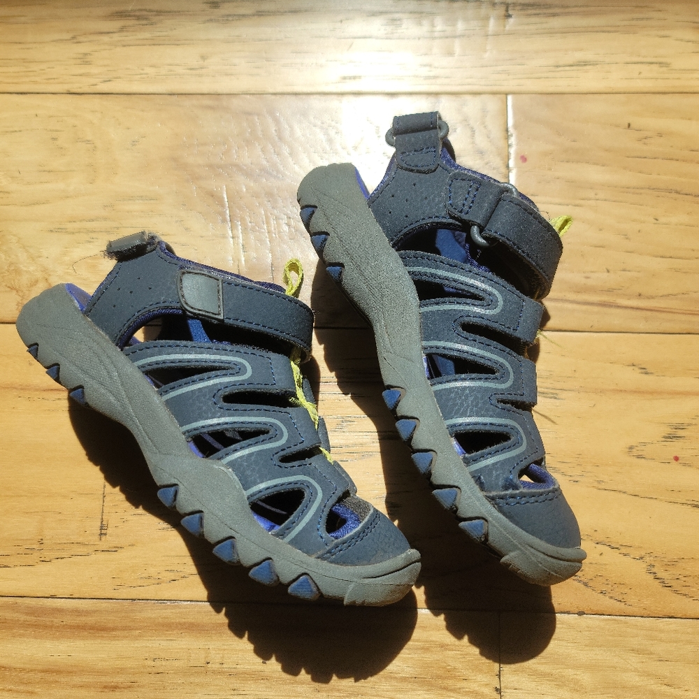 Cat and Jack/ boys shoes size 10/like new condition